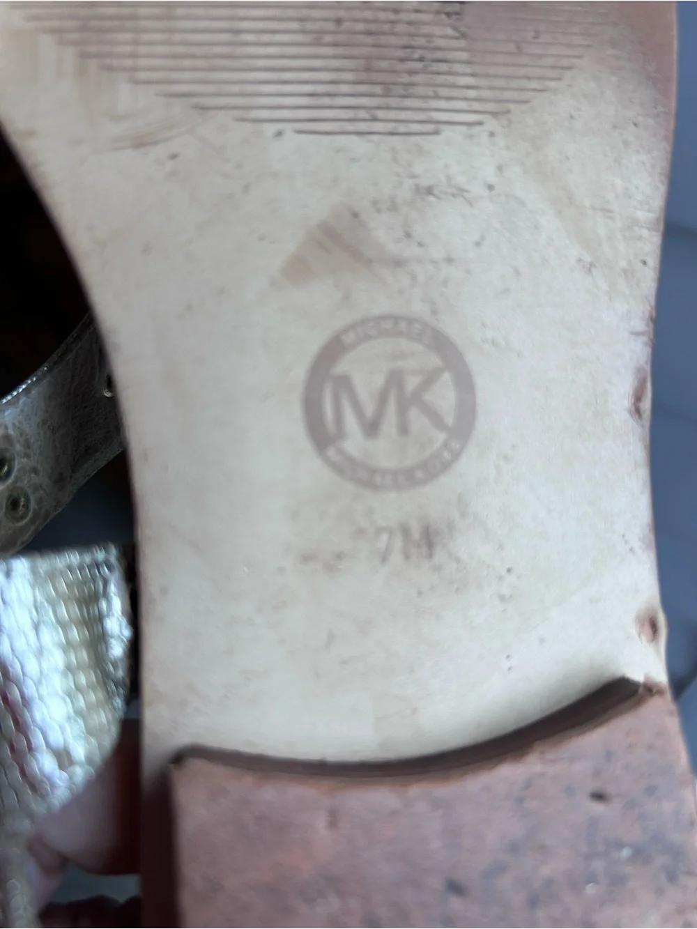 ✨ MICHAEL Michael Kors MK Plate Thong Sandals Pale Gold Metallic Lizard Size 7M